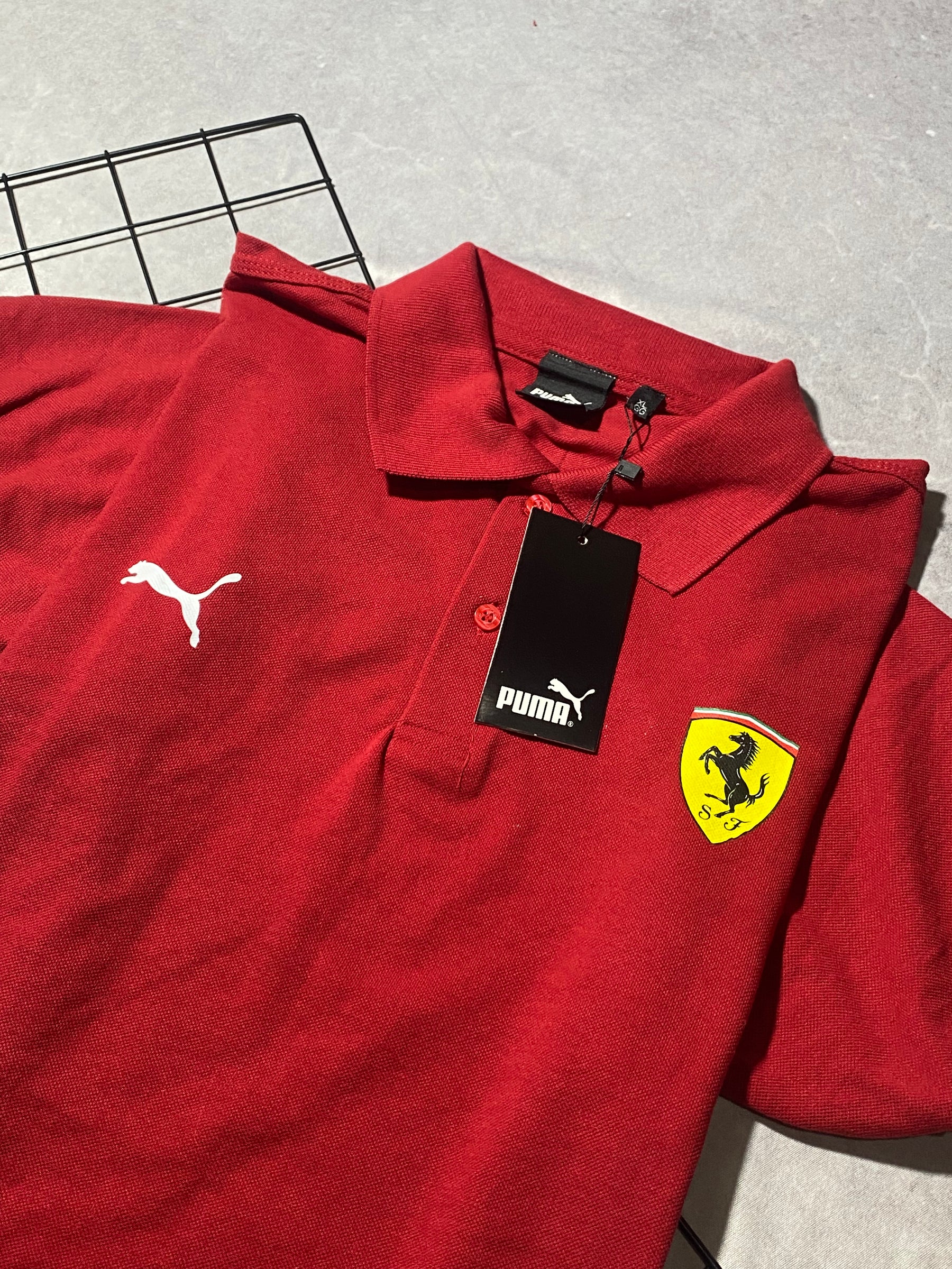 Polo Ferrari vermelha