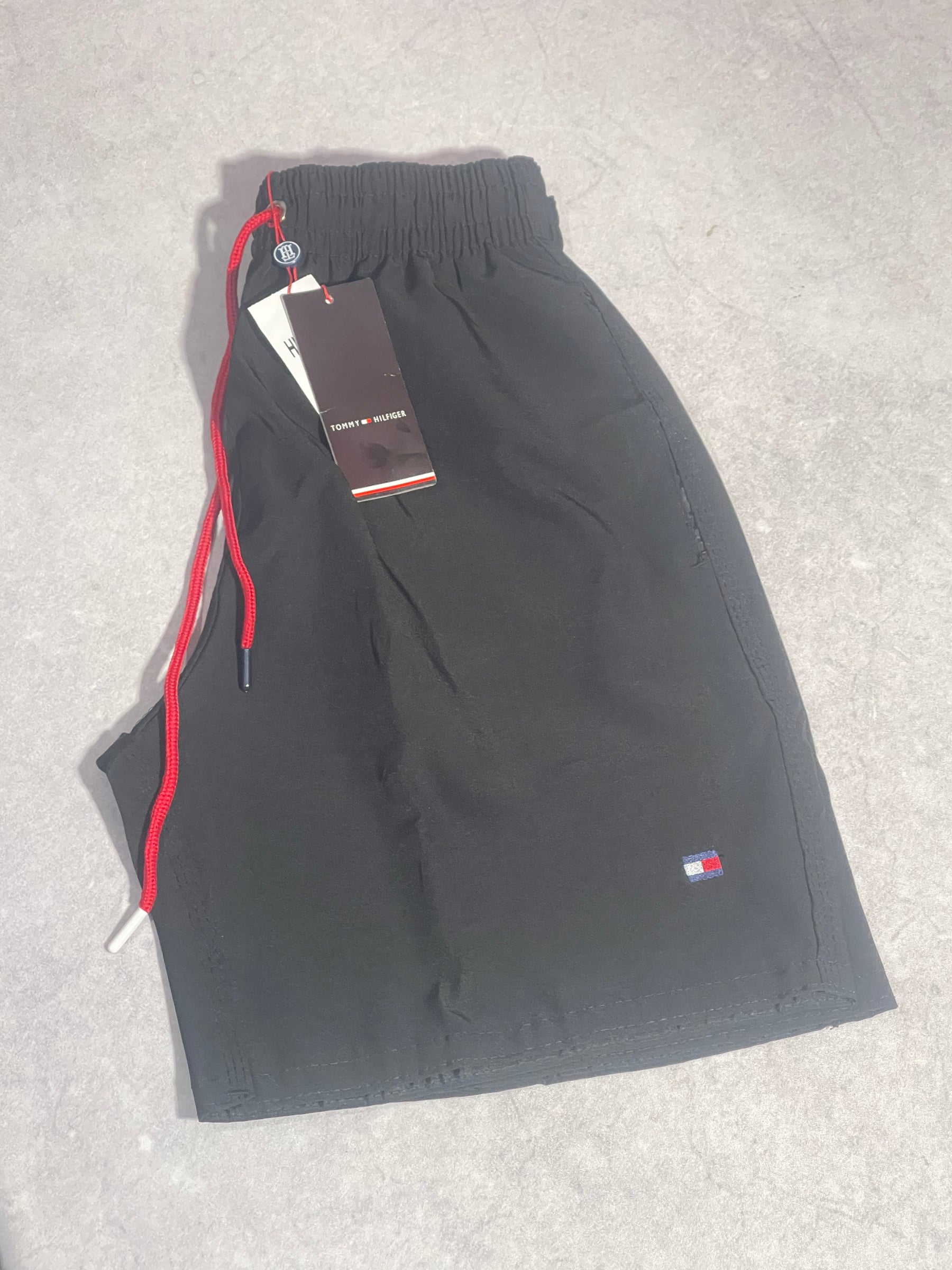 Bermuda Tommy Hilfiger Preta bordado
