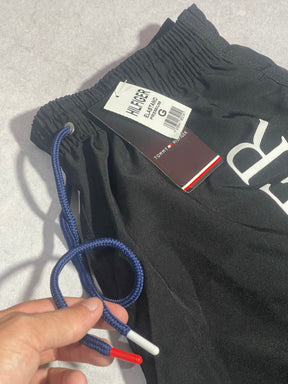 Bermuda Tommy Hilfiger Letreiro preto